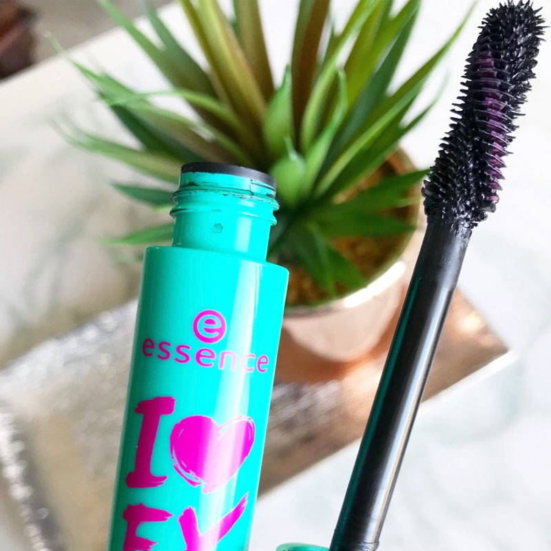 Essence-I-Love-Extreme-Volume-Mascara6